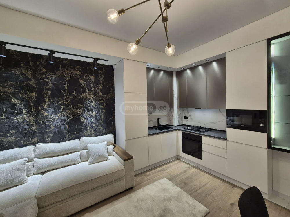 იყიდება 2 ოთახიანი ბინა საბურთალოზე